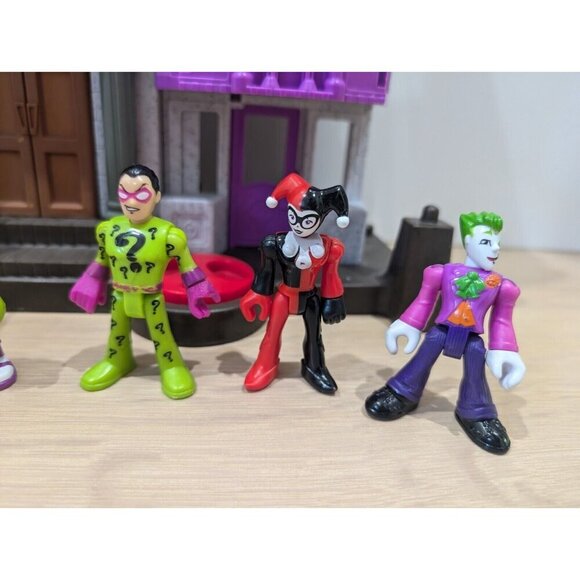 Imaginext DC Super Friends Batman The Joker Bank Crime Alley Playset & 5 Figures - Picture 4 of 16